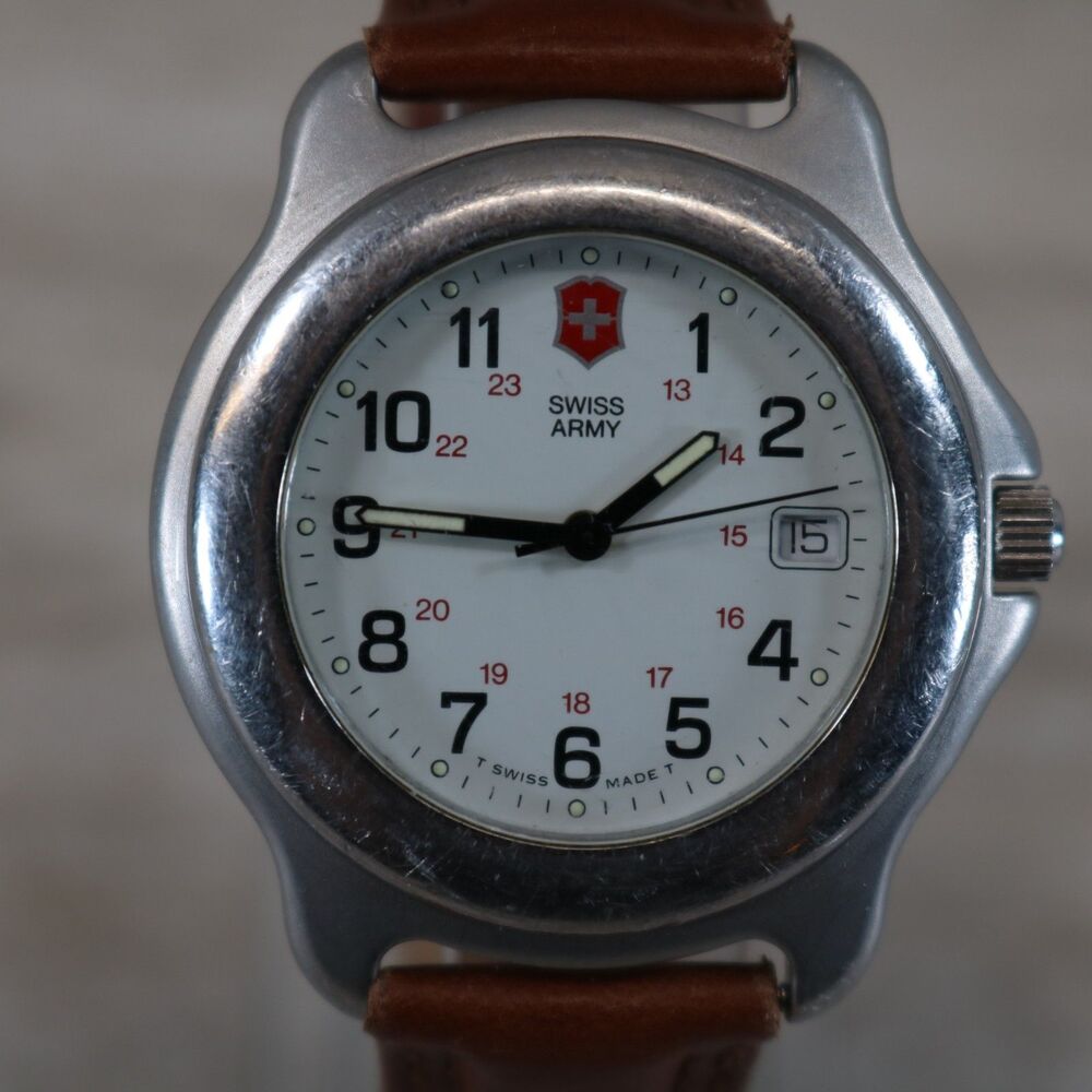 Victorinox Swiss Army Field Watch – Pre-Owned, New Battery, Round, White